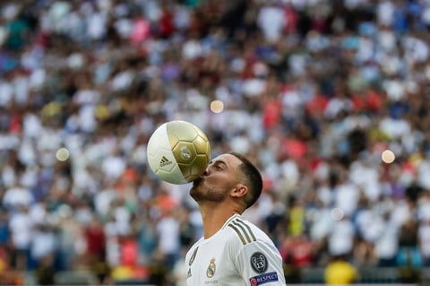 Para Florentino Pérez, la historia del Real Madrid tiene que continuar con los mejores jugadores del mundo y, después de agradecer al Chelsea que permitiera la llegada de Hazard al Real Madrid, dio la bienvenida a Hazard.