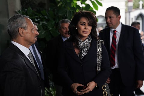 Yadhira Carrillo ofrece todo su apoyo a Constanza, hija de Edith González, asegurando que para ella sería un gran privilegio poder ayudarla en cualquier momento que lo necesite.