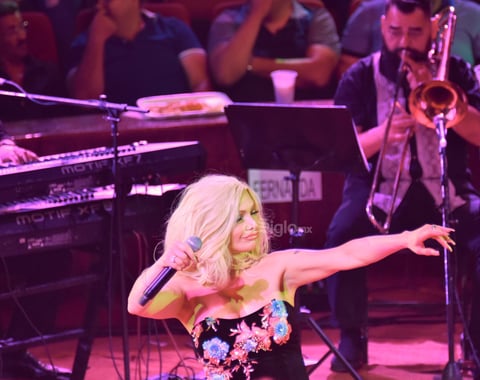 '¡Damas de hierro!, ¡Arriba Gómez Palacio!', dijo Marisela al inicio de su actuación.