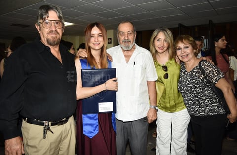 15062019 UN DíA INOLVIDABLE.  Daniela Peña con José Luis, José Jaime, Juana y Perla.