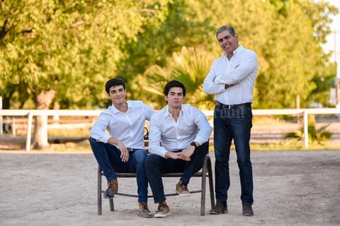 16062019 Víctor Bretado Fernández con sus hijos, Víctor y Ricardo Bretado Rojas.