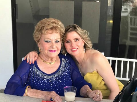 16062019 MUY CONTENTAS.  Enriqueta Reed de Murra con su nieta, Keta Bonilla Murra.
