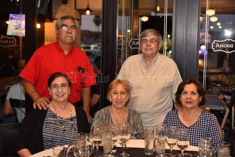 17062019 CENA MARIDAJE.  Tomás, Carlos, Lulú, Lupita y Margarita.