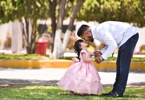16062019 Anheli Daniela Gallegos Herrera con su papá, Felipe de Jesús Gallegos.