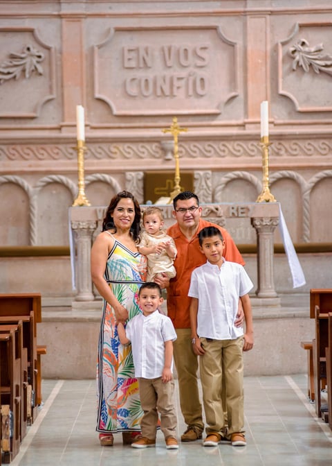 16062019 EN FAMILIA.  Matteo Flores Chacón acompañado de sus papás, Horacio Daniel Flores Peralta y Noelia Chacón Sánchez, y sus hermanos, Jesús Gilberto y Daniel Ricardo.