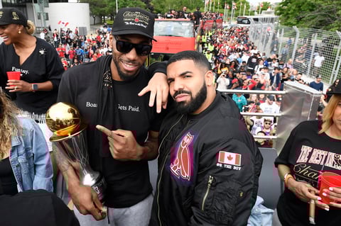 Toronto se echa a la calle para recibir a los Raptors