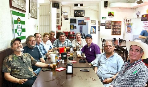 18062019 ENTRE AMIGOS.  'Mago' Cepeda, Jorge Barbachano, Carlos Ávila, Héctor Aguirre, Víctor Berna, Ramón Betancourt, René Campos, Gilberto García, Esteban Mercado y Jesús Zarzosa.