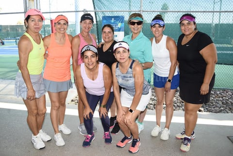 19062019 Amigas tenistas disfrutaron de la presentación.