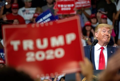 Ya en el evento, Trump lanzó críticas a la prensa y a la clase política contra la que compitió en 2016.