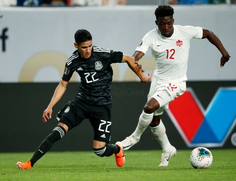 México domina a Canadá en la Copa Oro