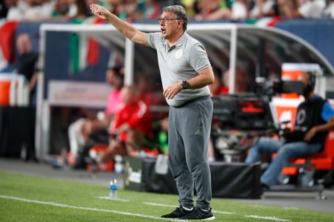 México domina a Canadá en la Copa Oro
