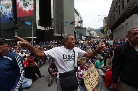 Las manifestaciones están ahora enfocadas en Michelle Bachelet.