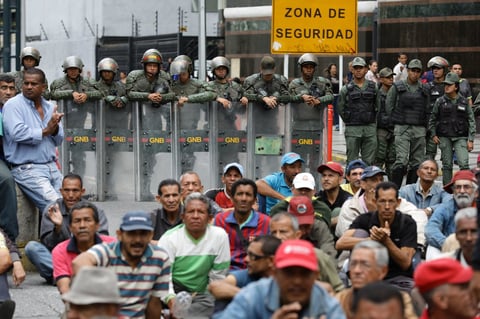 Las protestas fueron resguardadas por efectivos de seguridad.