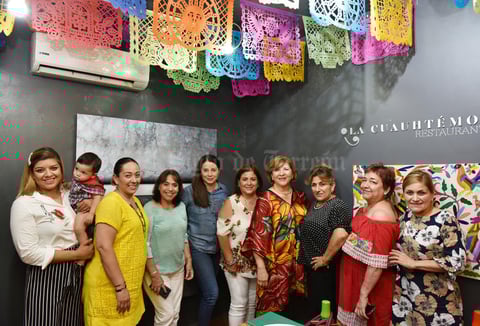 20062019 CUMPLE UN AñO MáS DE VIDA.  Silvia celebró su aniversario acompañada de sus amigas en un restaurante de la región.