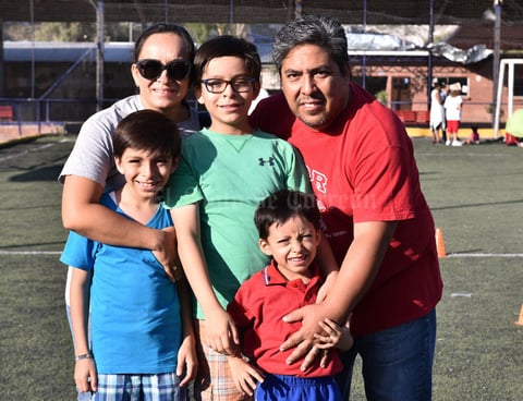 20062019 CONTENTOS.  Maria Teresa, César Gael, Leandro, Alejandro y Julio C.