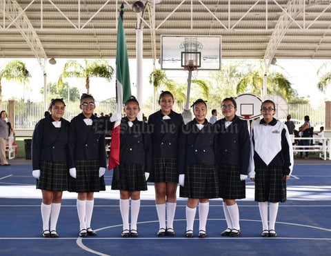 20062019 Tensy, Fátima, Paola, Ana Paula, Dana, Vanessa y Fer, escolta de sexto de primaria.