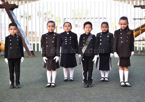 20062019 Matías, Regina, Santiago, Valentina, Sofía y Regina, escolta de tercero de preescolar.