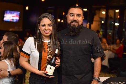 21062019 EN UNA CATA.  Gabriela y Javier Nava.