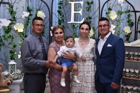 21062019 El niño Édgar Gómez Ibarra acompañado de sus abuelos paternos Francisco Gómez y Maribel de Gómez y de sus padres Gabriela Ibarra y Édgar Gómez.