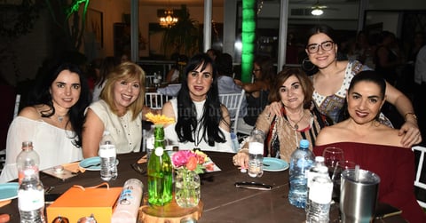Lorena, Gaby, Nadia, Gaby, Ivonne y Mónica