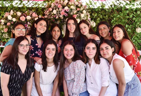 Acompañan a la festejada
