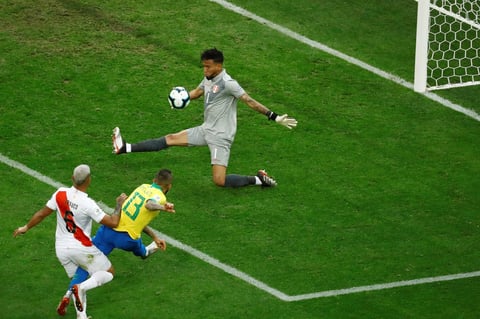 Brasil y Venezuela avanzan en la Copa América