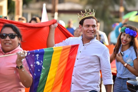 Cientos de personas se dieron cita para participar en el desfile.