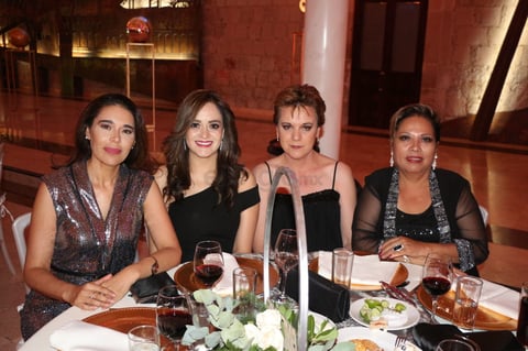 AMEXME realiza cena de gala