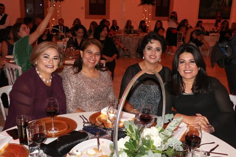 AMEXME realiza cena de gala
