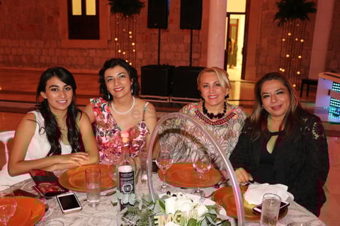 AMEXME realiza cena de gala