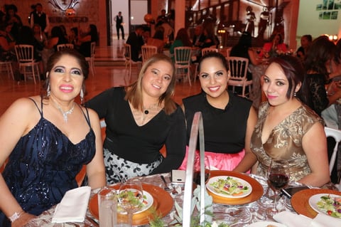 AMEXME realiza cena de gala