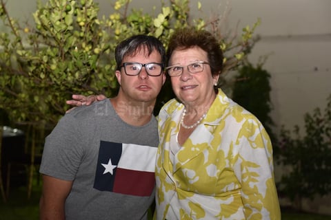 23062019 LO VISITA DESDE ESPAñA.  David con Laly.