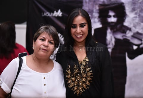 24062019 EN EL TEATRO.  Marisela y Metzi.