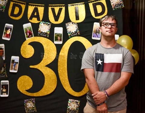 24062019 CELEBRA 30 AñOS.  David en su fiesta de cumpleaños.