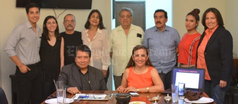 24062019 VOCES MíAS DE LA ARGENTINA.  Renata Chapa con algunos de los invitados a este conversatorio intimista.