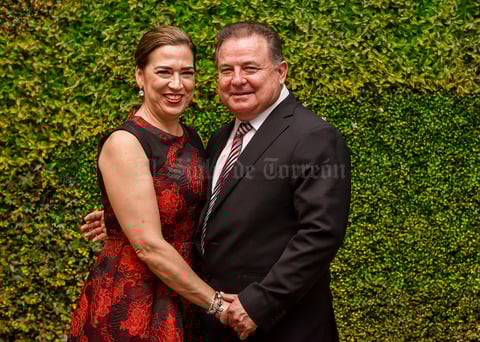 23062019 EN PAREJA.  Dora Alicia con su esposo, Enrique González.