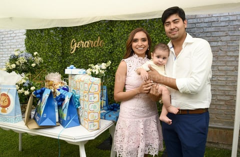 25062019 RECIBE LAS AGUAS DE LA PILA BAUTISMAL.  Gerardo acompañado de sus papás, Wendy Madrid y Gerardo Enríquez, en su festejo.