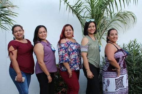 26062019 MUY CONTENTAS.  Claudia, Rocío, Rosario, Angélica e Izzy.
