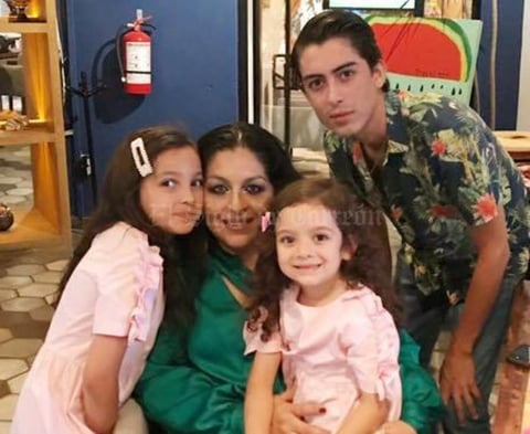 26062019 LA FOTO DEL RECUERDO.  Gerardo en su bautizo con sus papás, Wendy Madrid y Gerardo Enríquez, sus padrinos, Andrea Enríquez y Michael Madrid, y sus abuelos, Jesús e Irma Madrid.