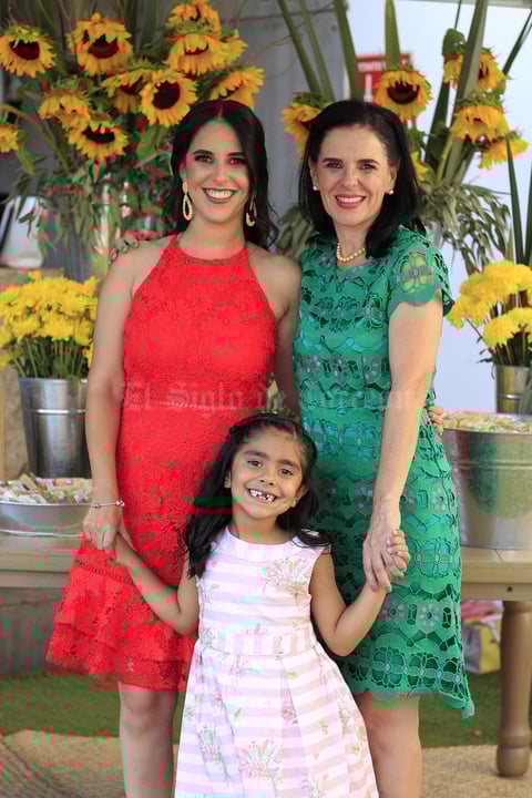 26062019 FIESTA DE DESPEDIDA.  Andrea Pérez con Adelina y Valentina.