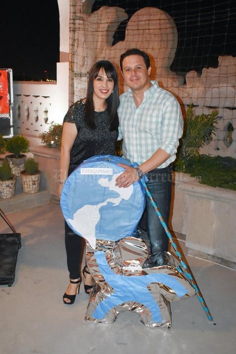 26062019 EN FESTEJO DE ANIVERSARIO . Helue y Carlos.