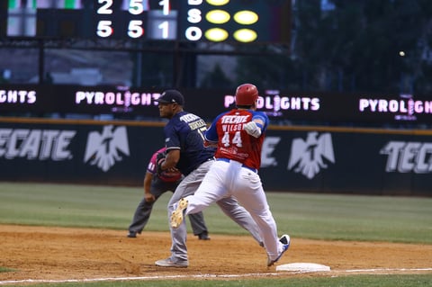 Los Generales comenzaron con el ataque, con el primer cuadrangular de Daniel Mayora.
