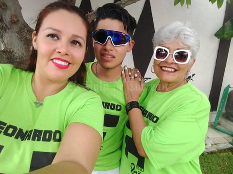 27062019 Yolanda con sus amigas en su fiesta de cumpleaños.