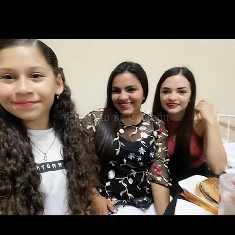 27062019 Niños en amena convivencia con Mickey Mouse, El Pollo y Batman.