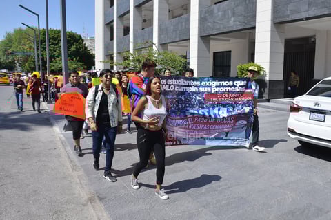 Son estudiantes de la Federación Nacional de Estudiantes Revolucionarios Rafael Ramírez (FNERRR).
