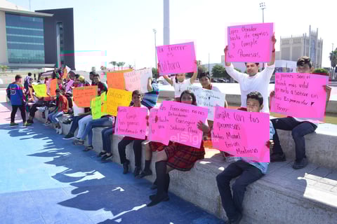 Reclaman al Gobierno federal el cumplimiento de los apoyos.