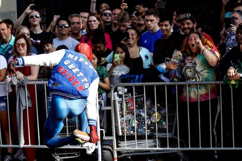 Desfilan por la alfombra roja del estreno de Spider-Man: Lejos de casa