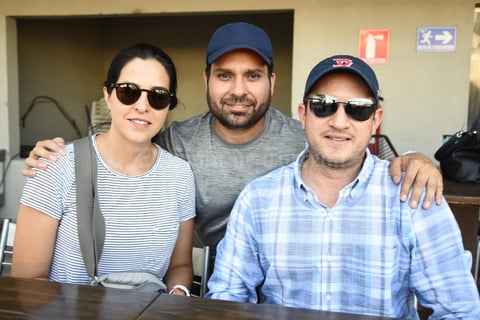 28062019 Ana Claudia, Homero y Tomás.