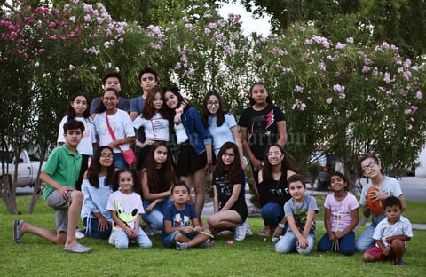 28062019 FESTEJA SU CUMPLEAñOS.  Karime Basurto celebró un año más de vida en una fiesta sorpresa organizada por sus papás.