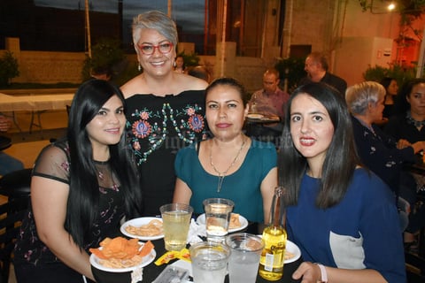 28062019 LA PASAN MUY BIEN.   Berenice, Vero, Maricela Janeth y Adriana.